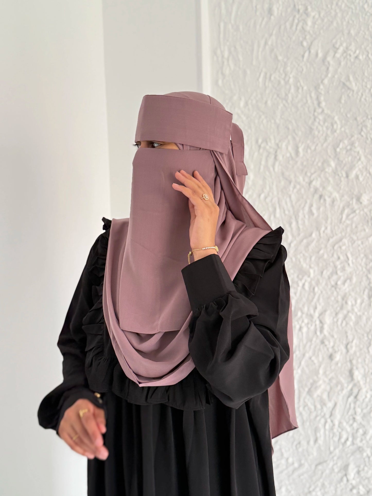 قناع السِتر من مكنون