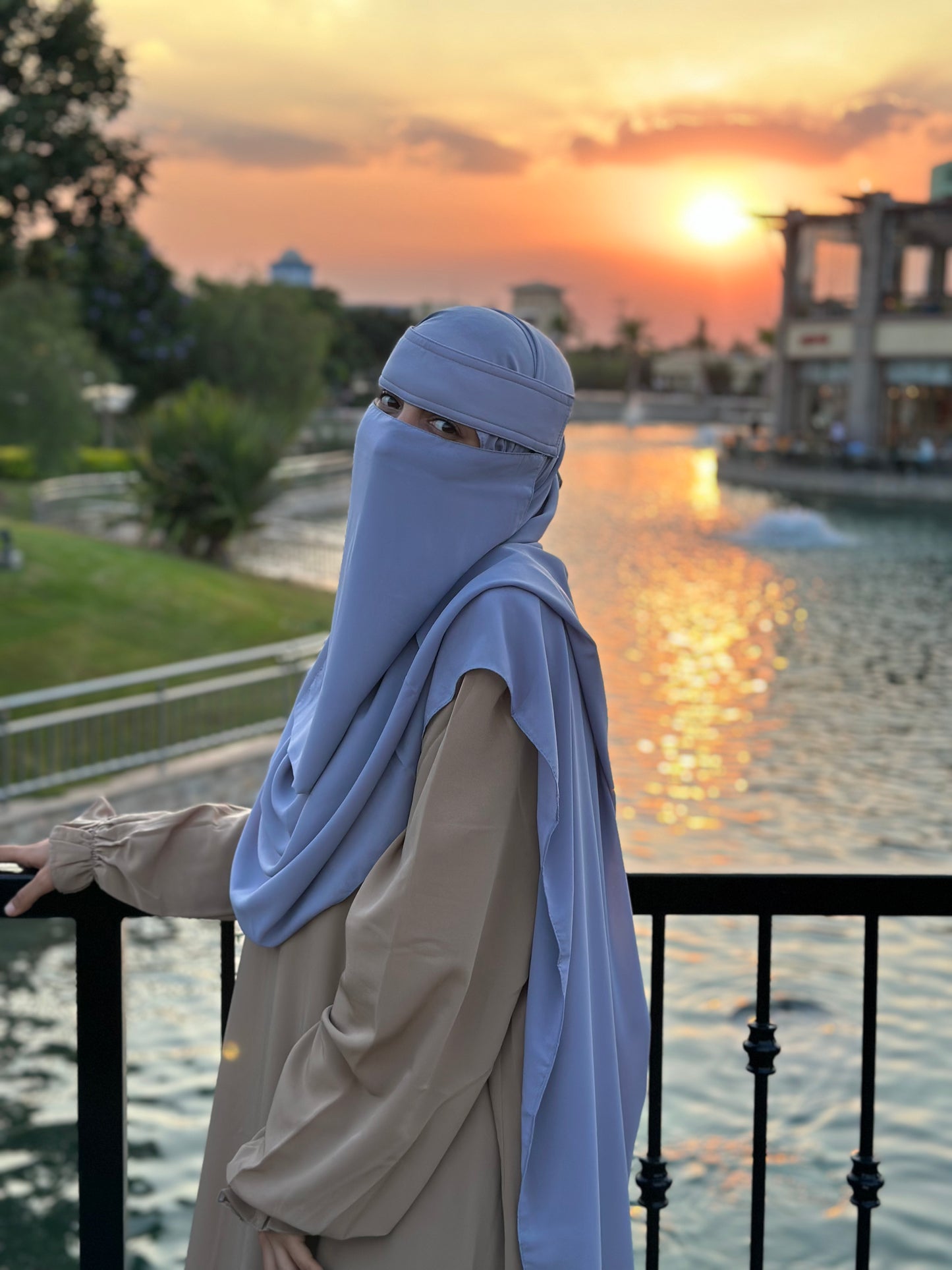 قناع السِتر من مكنون