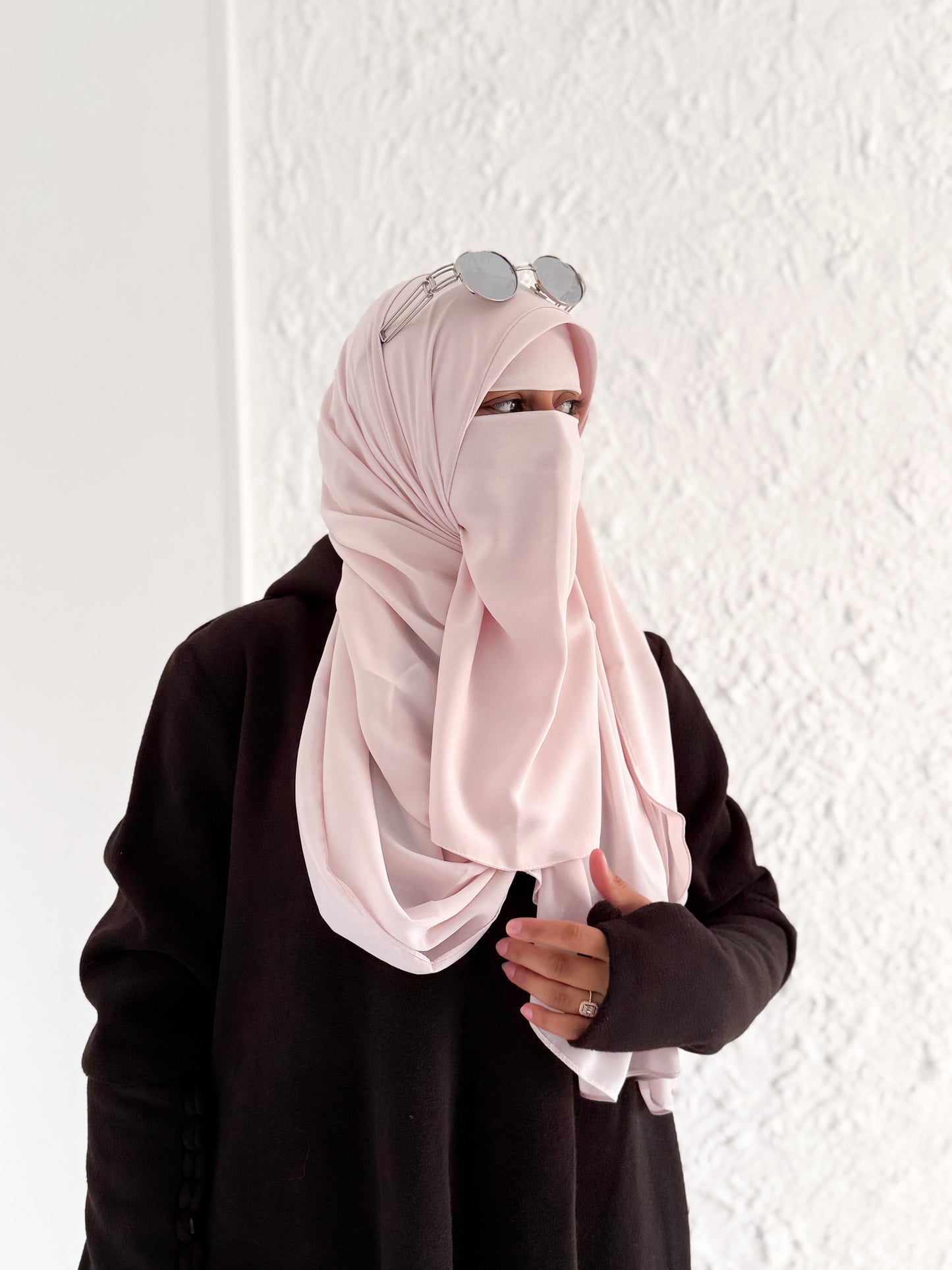 قناع السِتر من مكنون