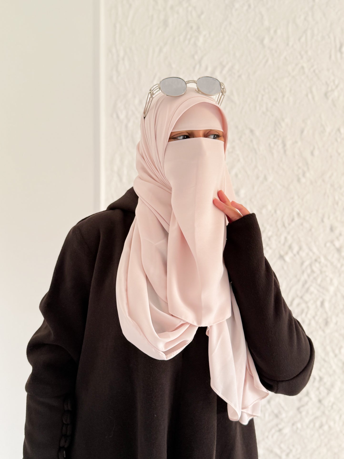 قناع السِتر من مكنون