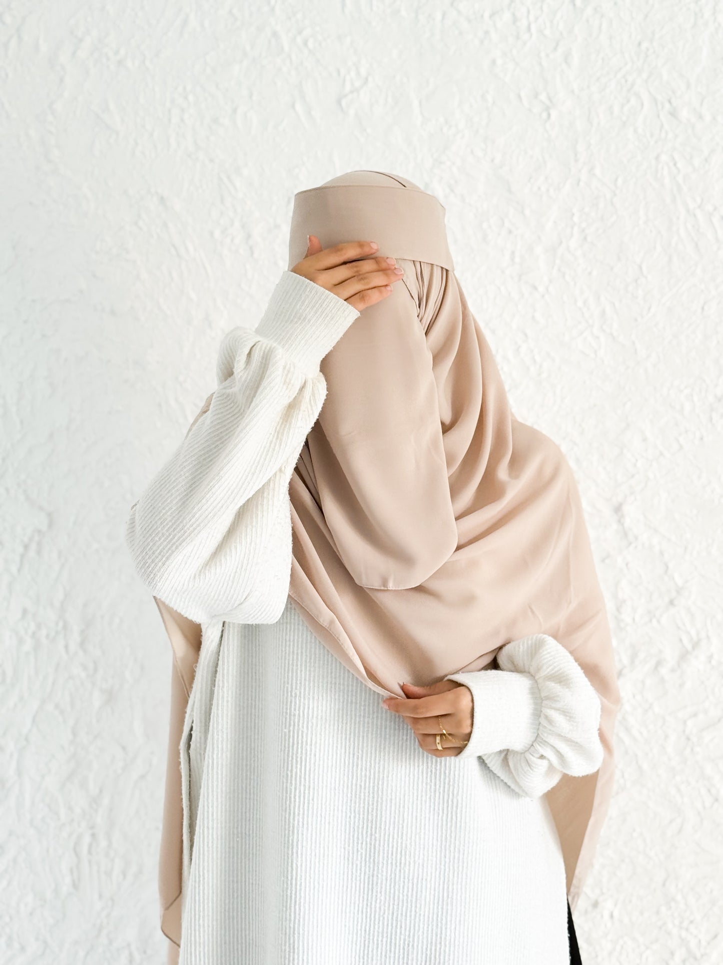 قناع السِتر من مكنون