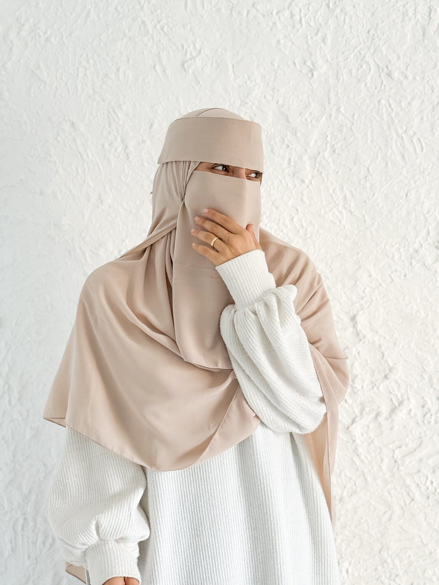 قناع السِتر من مكنون
