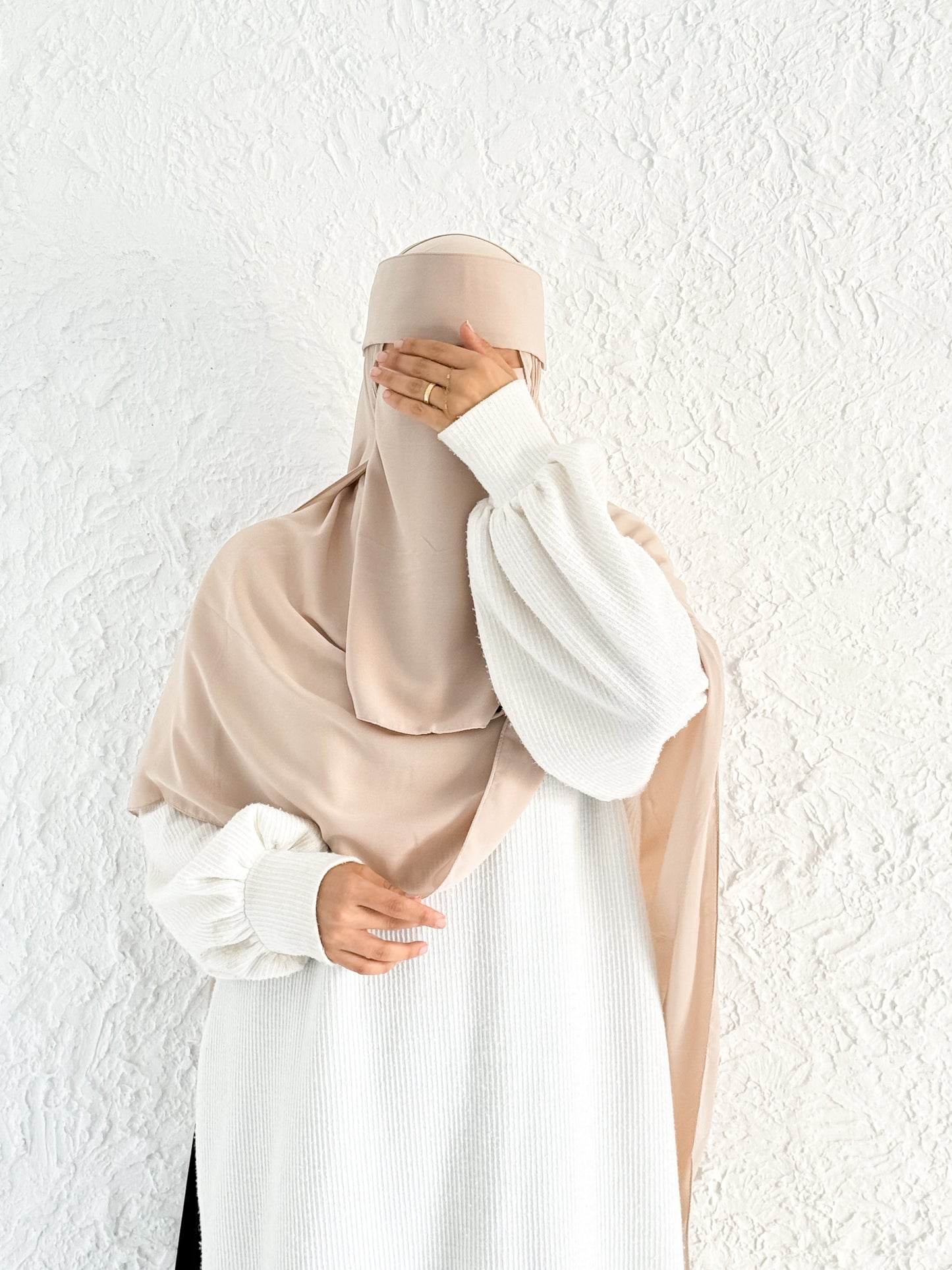 قناع السِتر من مكنون